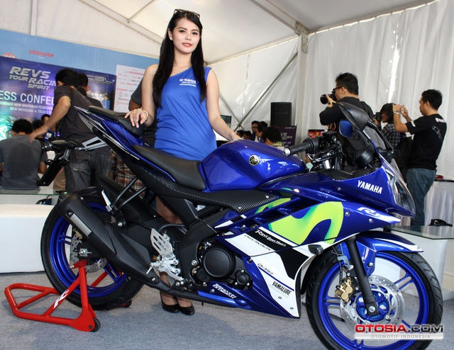 Bo 3 Yamaha dac biet mang mau son MotoGP 2015 hinh anh