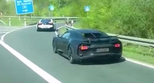 Sieu xe thay the Bugatti Veyron chay thu tren pho hinh anh
