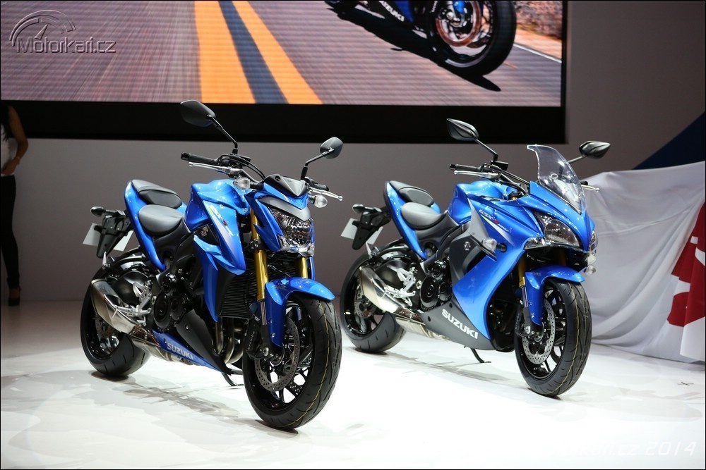 Hai mẫu xe 1.000 phân khối của Suzuki ra mắt tại triển lãm xe Intermot. Ảnh: Motorkari