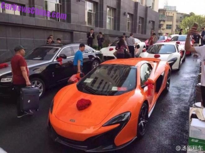 Dan sieu xe ruc ro sac mau tham du dam cuoi tai Trung Quoc hinh anh