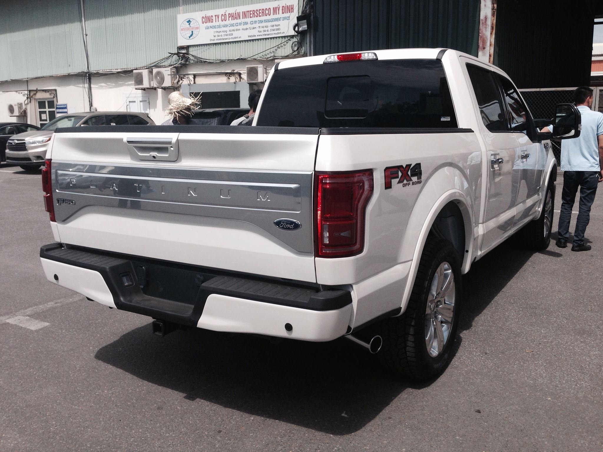 F-150 Platium 2015 sở hữu thân hình đồ sộ với chiều dài 5.890 mm. Ảnh: Lê Nam.