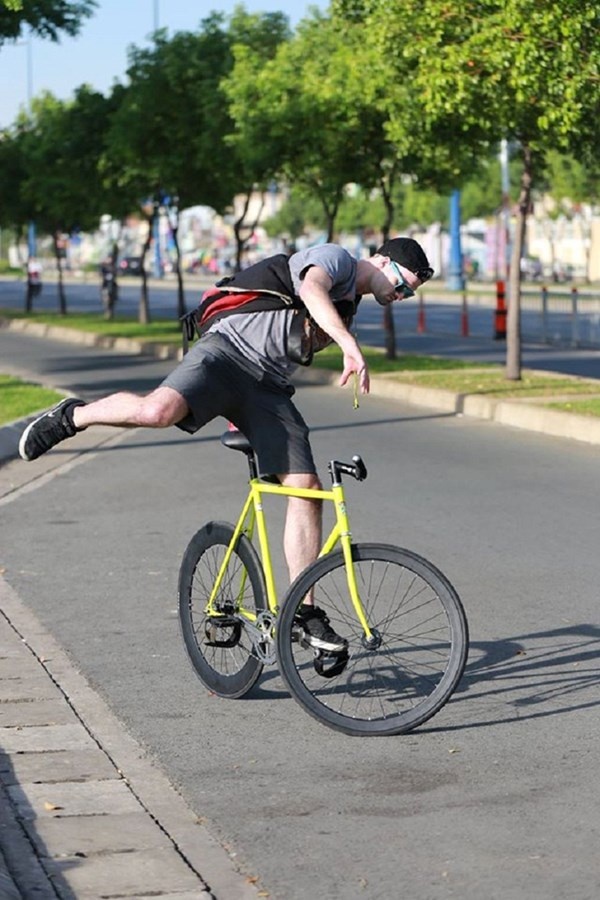 Pha biểu diễn của một thành viên Fixed Gear Sài Gòn.