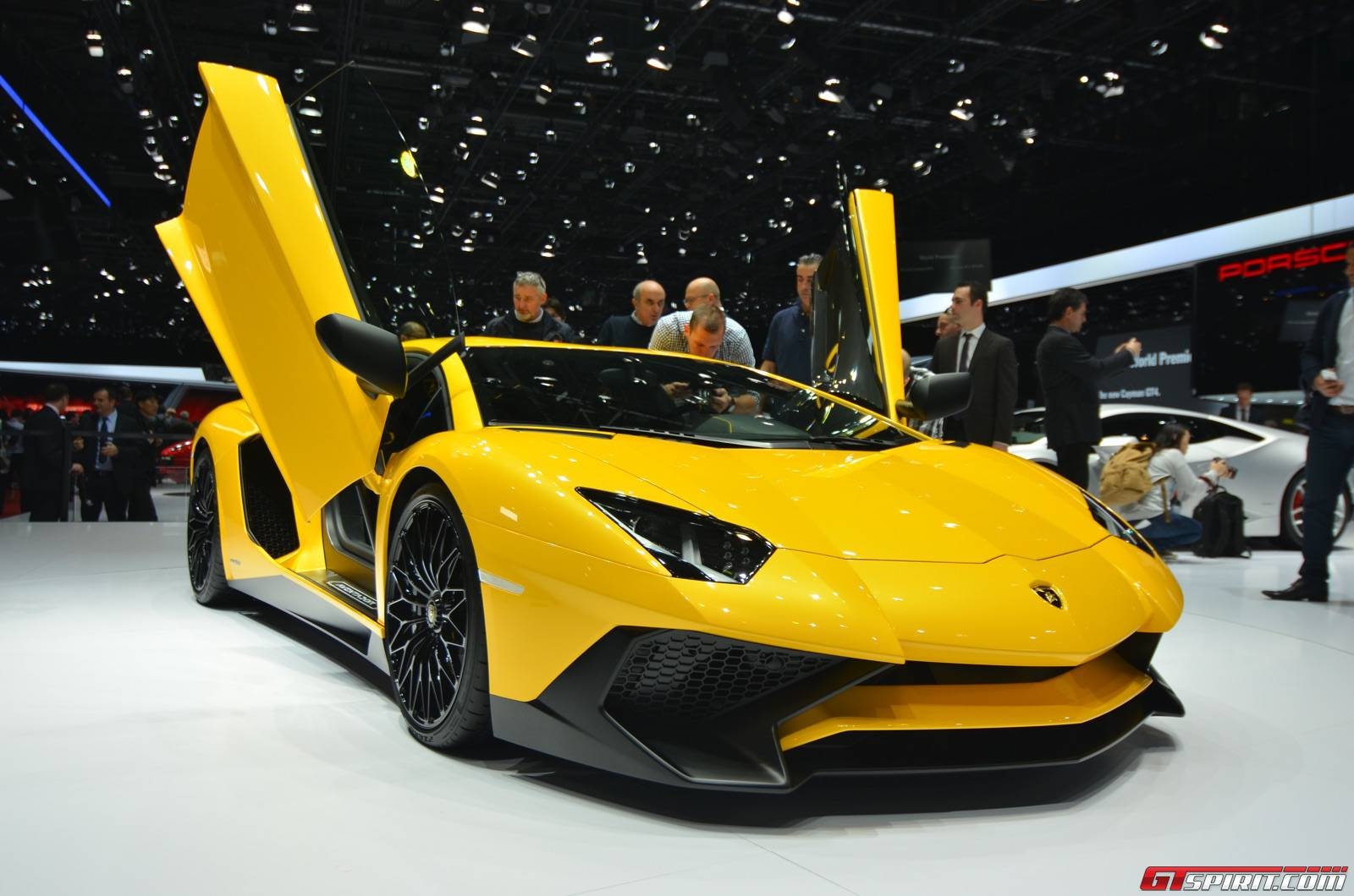 Lamborghini Aventador SV chay hang chi sau 3 thang hinh anh