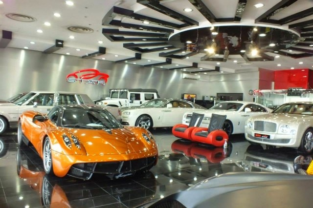 Showroom Megastar Motors tại Dubai sẽ khiến nhiều người thèm thuồng mỗi khi ghé thăm với hàng loạt siêu xe đình đám thế giới bên trong. Có thể bắt gặp những siêu xe nổi tiếng như Pagani Zonda Cinque, Koenigsegg CCX, Koenigsegg Agera R, Ferrari Enzo, Ferrari LaFerrari… tại đây. 