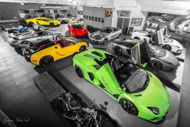 Prestige Imports là một trong những đại lý kinh doanh lớn tại Mỹ. Chủ nhân của showroom này là một doanh nhân 27 tuổi. Prestige Imports liên kết cùng Lamborghini Miami, một đại lý lớn của hãng siêu xe Italy tại Mỹ. Mặc dù vậy, Prestige Imports không chỉ kinh doanh các siêu phẩm của Lamborghini, showroom này có có sự hiện diện của nhiều siêu xe đắt giá khác trên thế giới như Ferrari, Audi, Bentley, Pagani…