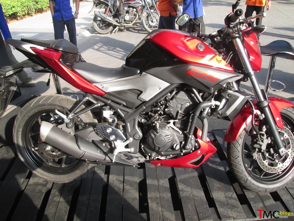 MT-25 là sản phẩm mới nhất thuộc dòng naked bike của Yamaha, mới ra mắt tại Jakarta, Indonesia. Được phát triển từ mẫu sportbike YZF-R25, nên MT-25 cũng mang kiểu dáng góc cạnh và khá bắt mắt. 
