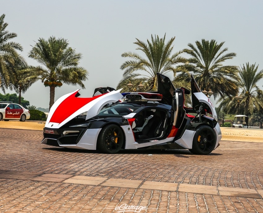 Sau khi rò rỉ những hình ảnh đầu tiên, siêu xe Lykan Hypersport đã được giới thiệu công khai, có đôi chút khác biệt. 