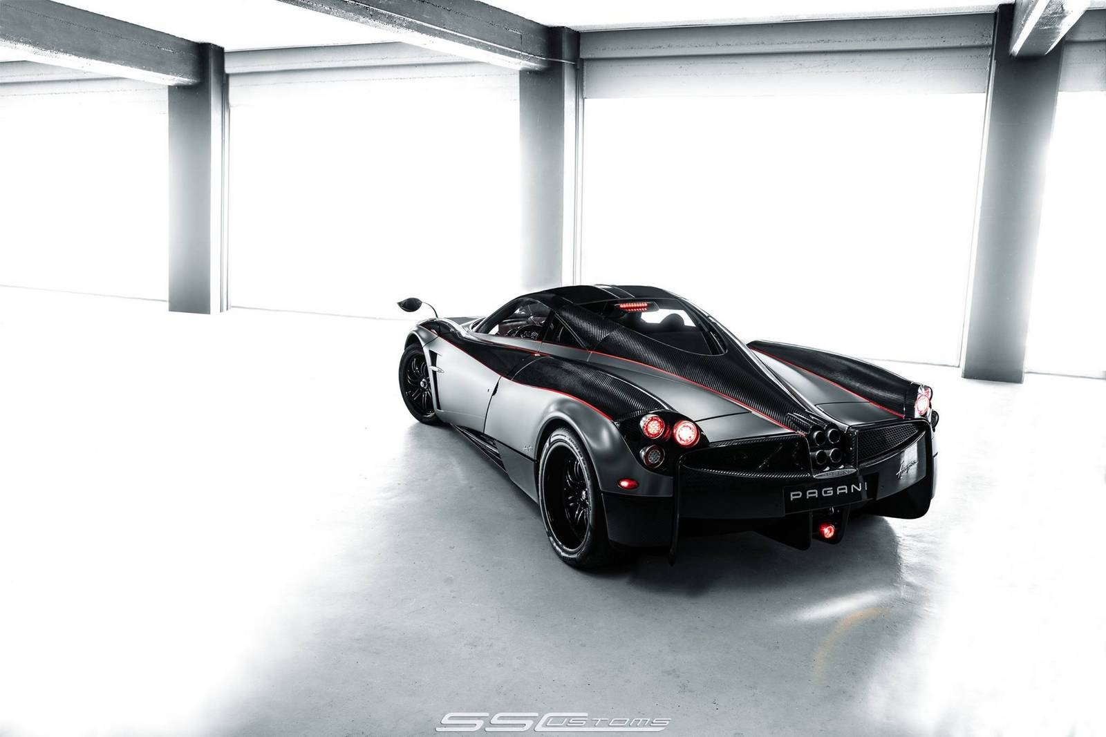 Mặc dù, thiết kế nguyên gốc của Huayra được đánh giá rất cả, nhưng bản độ mới cũng không kém phần bắt mắt.