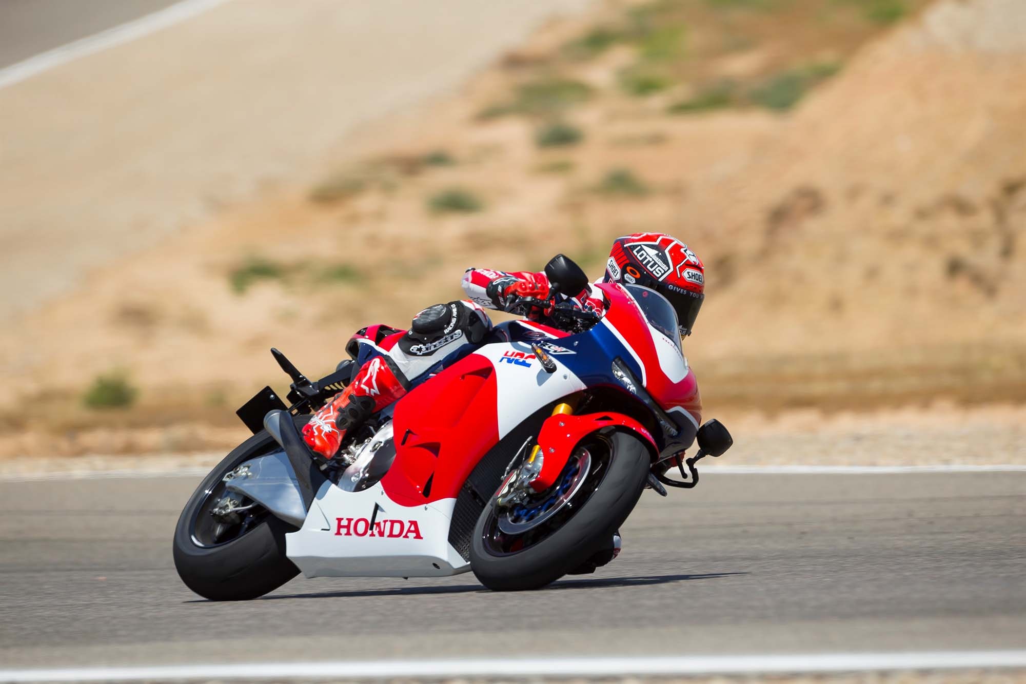 Honda trinh lang sieu moto moi, gia 184.000 USD hinh anh