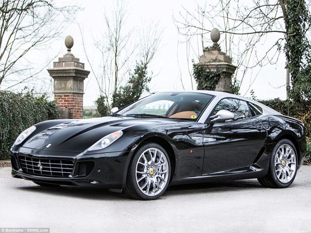 Ferrari 599GTB sản xuất từ năm 2006 đến 2012. Đây là siêu xe được Ferrari hợp tác thiết kế cùng Pininfarina và Frank Stephenson. Siêu xe của Ferrari được trang bị động cơ 6.0 lít, V12, công suất 612 mã lực tại 7.600 vòng/phút và mô-men xoắn cực đại 608 Nm tại 5.600 vòng/phút. 