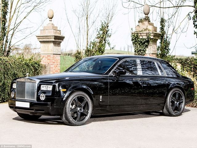 Rolls-Royce Phantom là mẫu xe siêu sang duy nhất trong bộ sưu tập xe của Surin được đấu giá ở thời điểm hiện tại. 