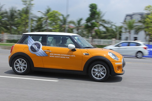 Tay lai Viet thu do ben lop voi MINI Cooper hinh anh