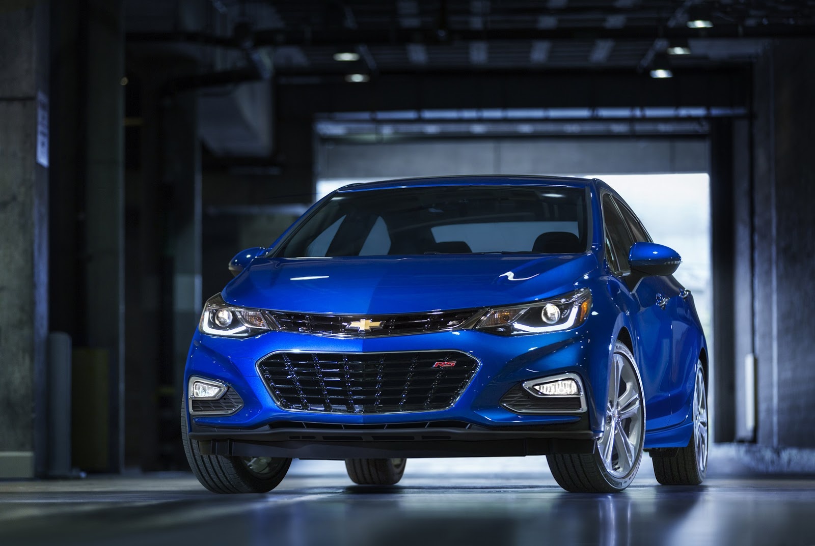 Chevrolet Cruze 2016 thay doi tu trong ra ngoai hinh anh