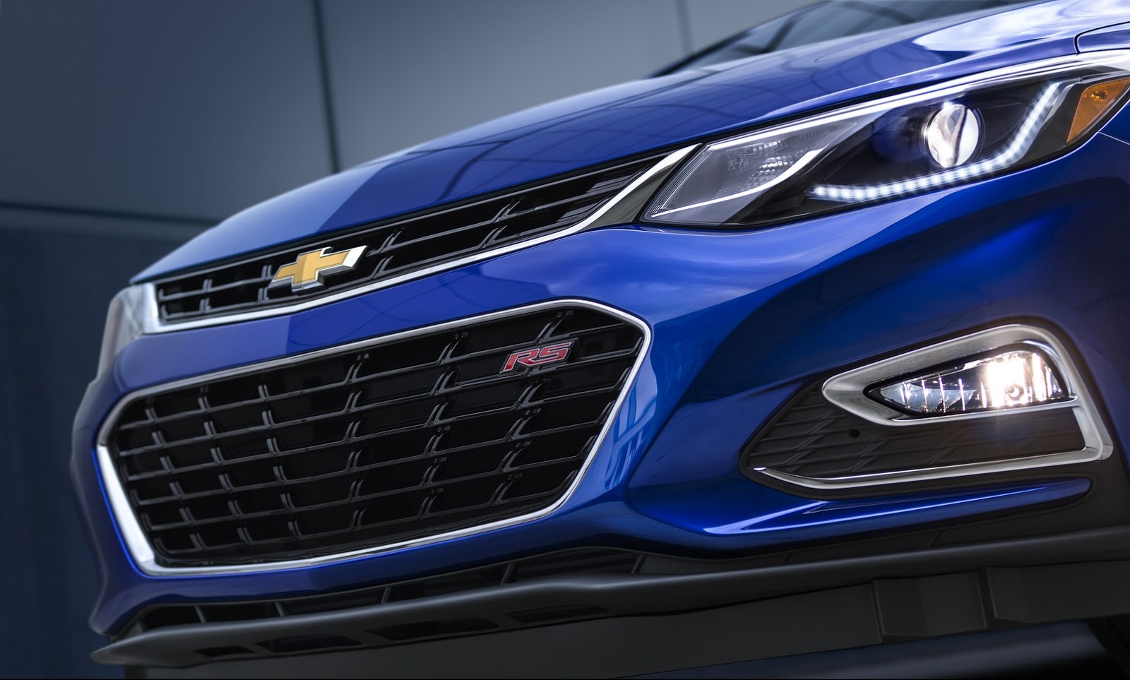 Nội thất của Cruze 2016 cũng mang phong cách hoàn thoàn mới. Hãng xe Mỹ mang đến cho người dùng nhiều lựa chọn ở tính năng, trang trí...