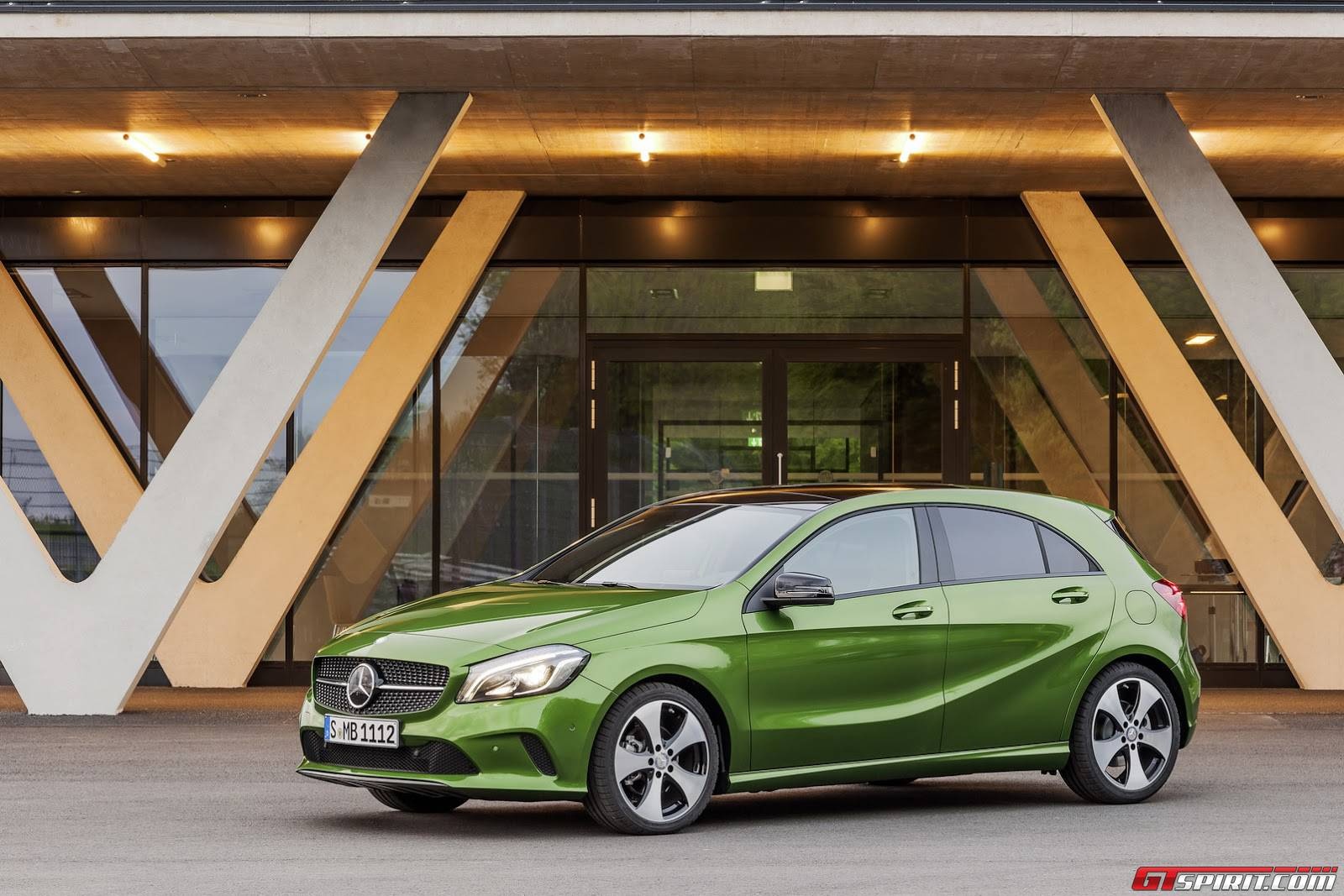 Mercedes-Benz A-Class thế hệ mới ra mắt.