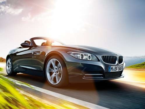 Xe BMW tệ nhất: Z4 sDrive28i.  BMW Z4 sở hữu kiểu dáng khá cá tính nhưng chưa đủ hấp dẫn như nhiều người chờ đợi ở một mẫu xe thể thao. Cảm giác lái của xe cũng bị đánh giá là chưa đủ phấn khích và tại Mỹ xe mới chỉ trang bị tiêu chuẩn hộp số sàn 6 cấp.