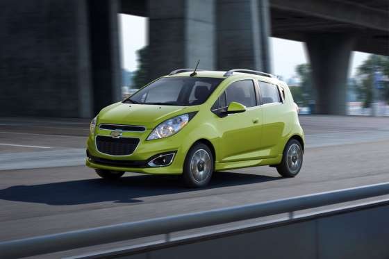 Xe nên tránh của Chevrolet: Spark 1LT. Mẫu xe nhỏ của Chevrolet có trang bị tiêu chuẩn không tệ nhưng khả năng cách âm xe cùng khả năng vận hành khá tệ. 