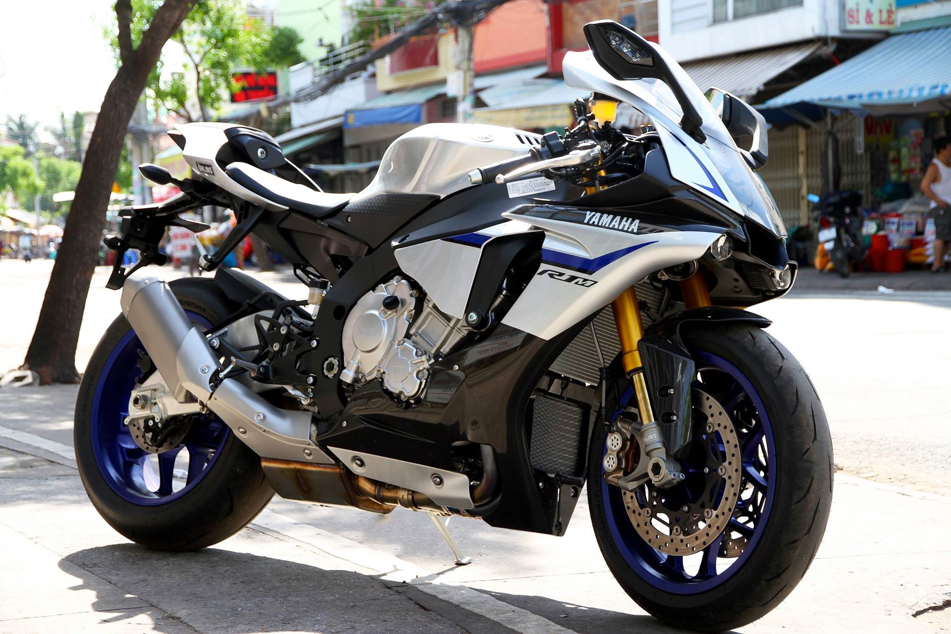 Sieu moto hiem Yamaha YZF-R1M 2015 ve Viet Nam hinh anh