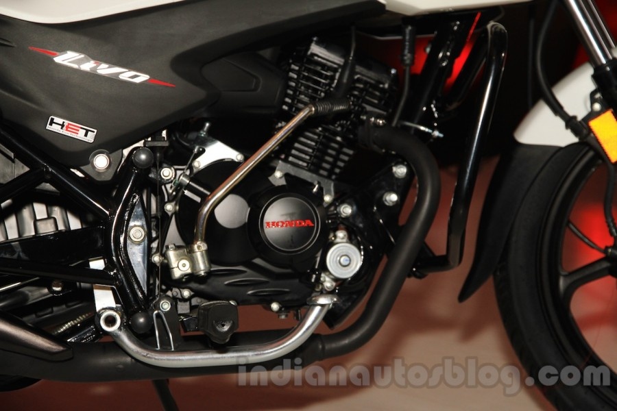 Honda Livo dài 2.020 mm, rộng 746 mm và cao 1.099 mm. Trục cơ sở xe dai 1.285 mm. Khoảng sáng gầm xe 180 mm. Trọng lượng xe côn tay 110 phân khối ở mức 111 kg. Bình xăng xe có dung tích 8,5 lít.