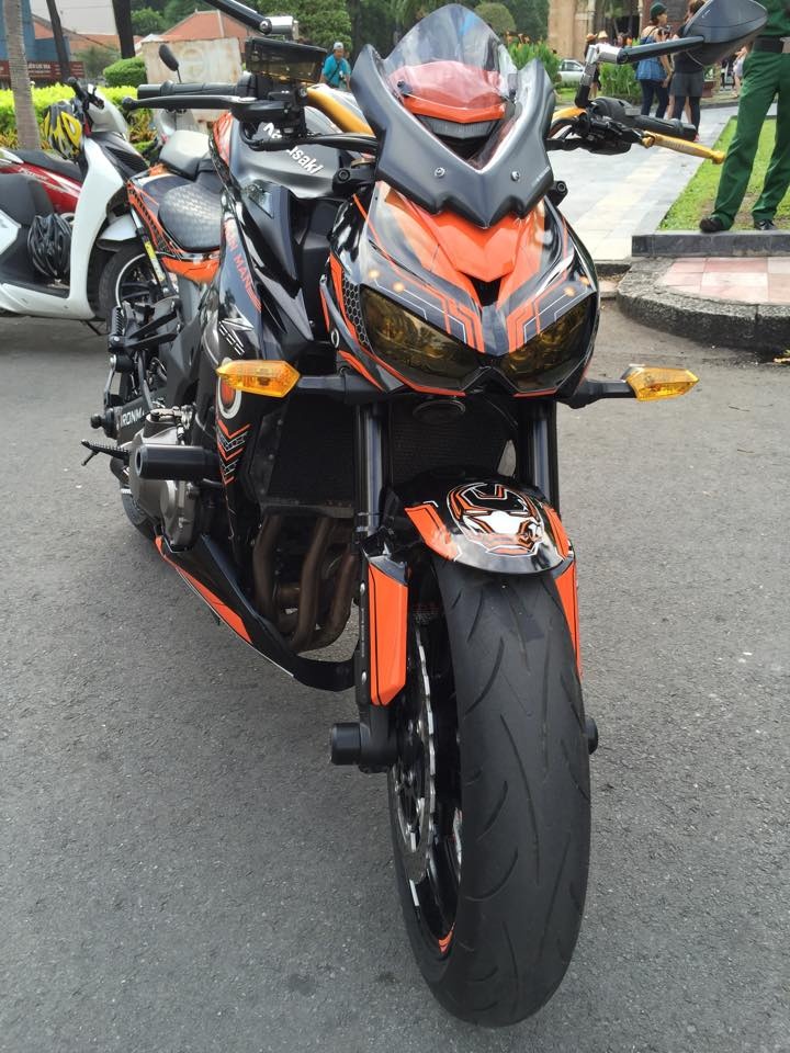 Toàn bộ 5 chiếc Z1000 đều thuộc thế hệ thứ 4 ra mắt cuối năm 2013. Naked bike của Kawasaki sở hữu Kawasaki Z1000 2014 được trang bị động cơ  1.043 phân khối, 4 xi-lanh thẳng hàng, làm mát bằng dung dịch, 4 van mỗi xi-lanh, công suất 142 mã lực và mô-men xoắn cực đại 111 Nm.