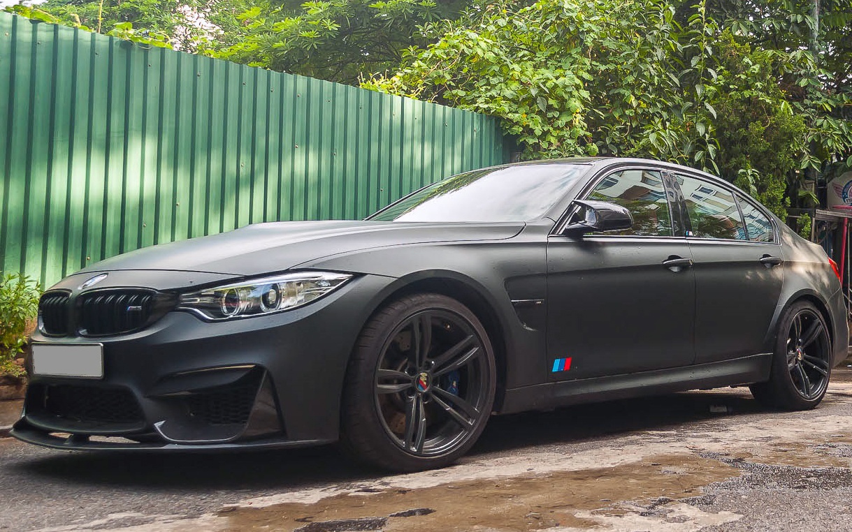 BMW M3 son den mo do ong xa tai Ha Noi hinh anh