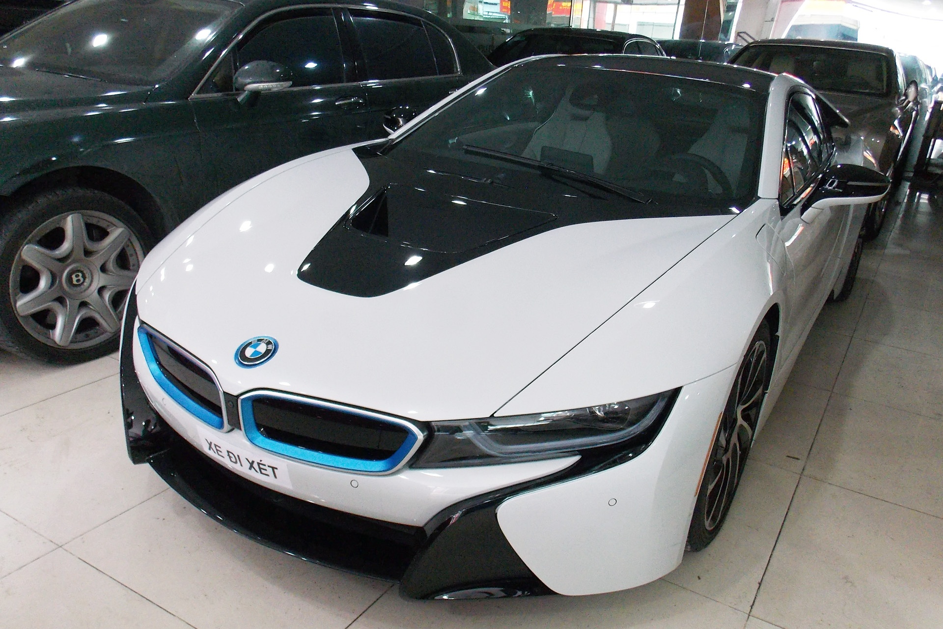 BMW i8 thu 5 tai Viet Nam co chu moi hinh anh