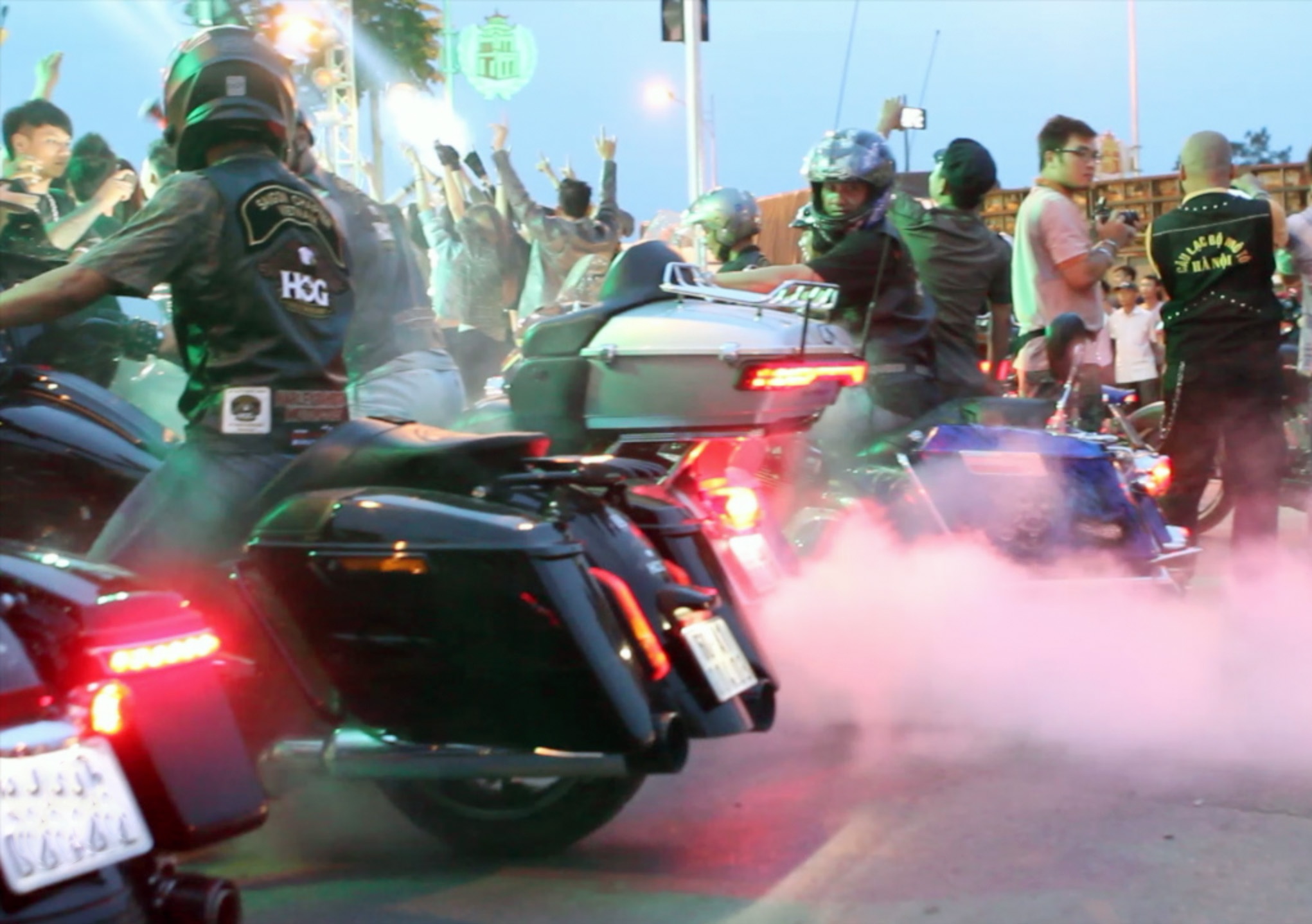 Dan xe Harley-Davidson dot lop tai Ha Noi hinh anh