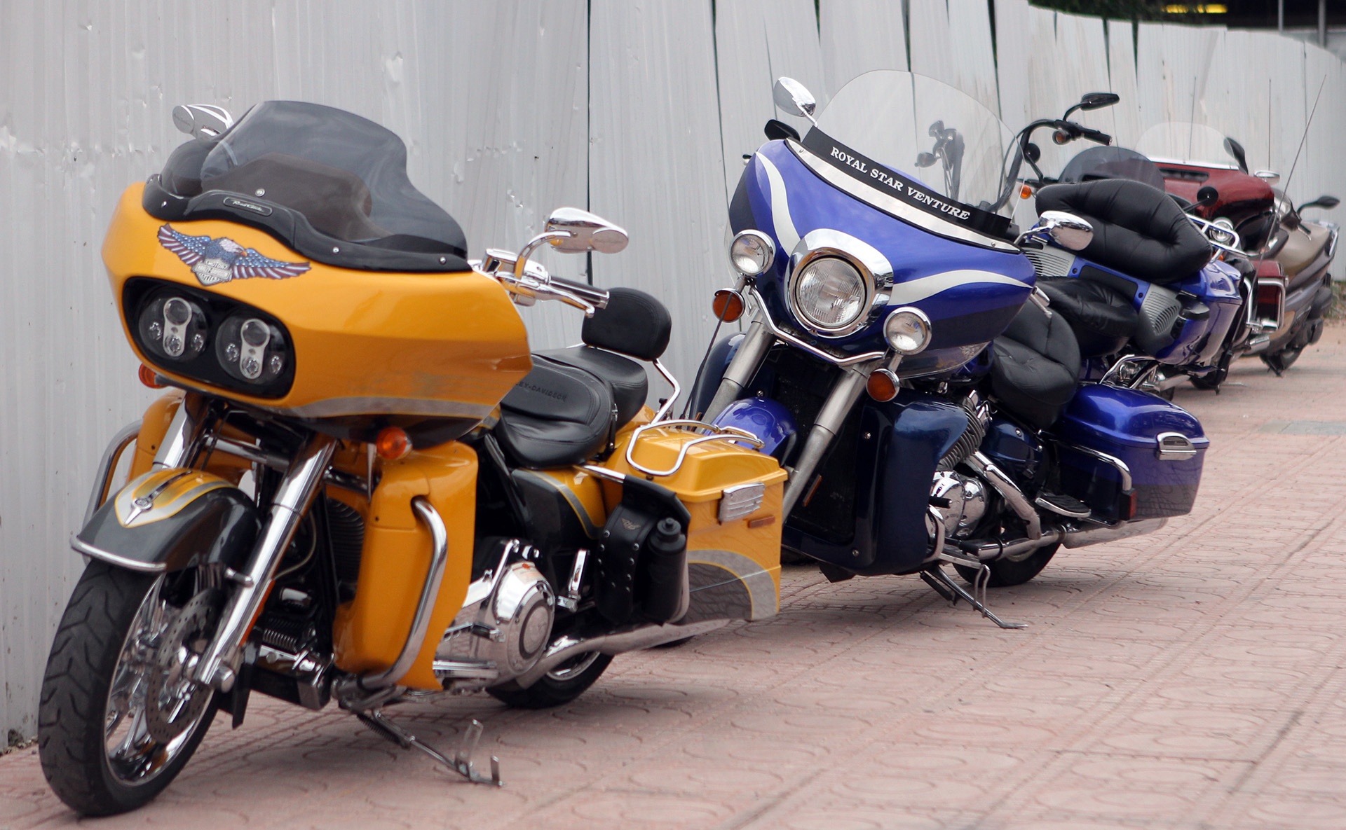 Dan moto dinh dam tu hop tai Ha Noi hinh anh