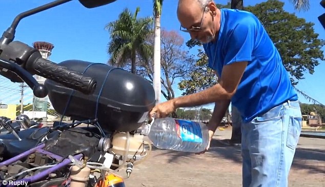 Xe may chay gan 500 km bang 1 lit nuoc hinh anh