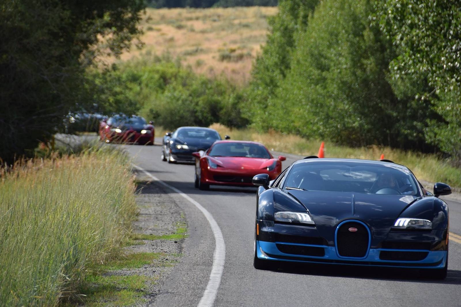 Sự kiện thường niên Sun Valley Road Rally 2015 được tổ chức tại đất nước cờ hoa quy tụ nhiều siêu xe hàng đầu thế giới hiện nay. Không chỉ gây dựng tiếng vang với những sự hiện diện của nhiều siêu xe hiếm, đắt giá, sự kiện này còn được biết đến bởi việc cho phép siêu xe chạy với tốc độ cao nhất có thể trên đoạn đường giao thông đã được phong tỏa. 