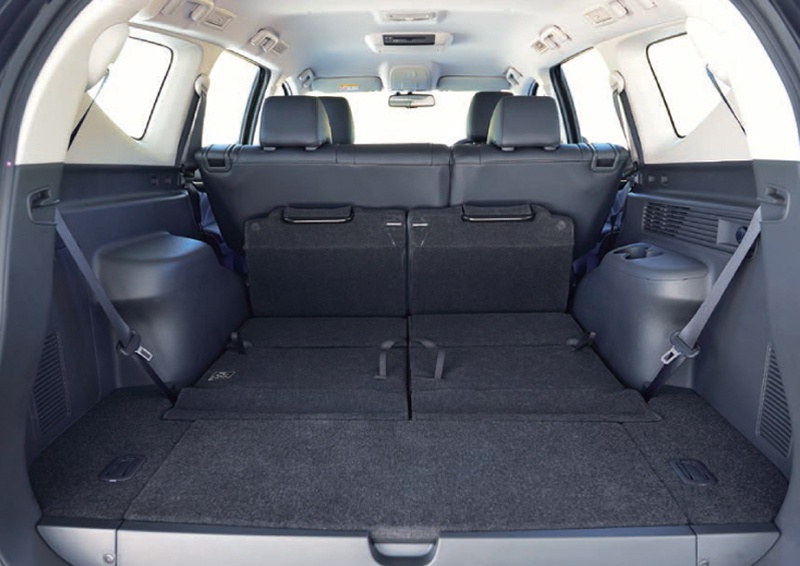 Trái tim của Pajero Sport 2016 là động cơ diesel MIVEC 2,4 lít, tăng áp, công suất 178 mã lực và mô-men xoắn cực đại 430 Nm, đi cùng hộp số tự động 8 cấp mới. 