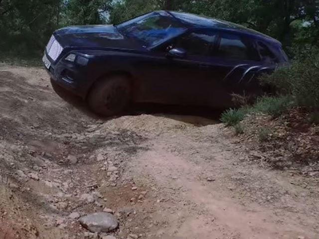 Xe sieu sang Bentley tro tai off-road hinh anh