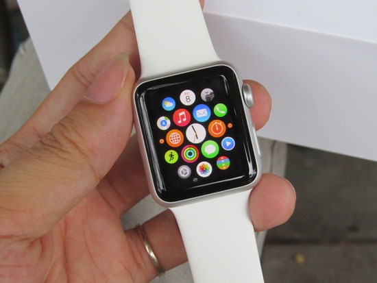 Vi sao nguoi Viet rut re sam smartwatch? hinh anh