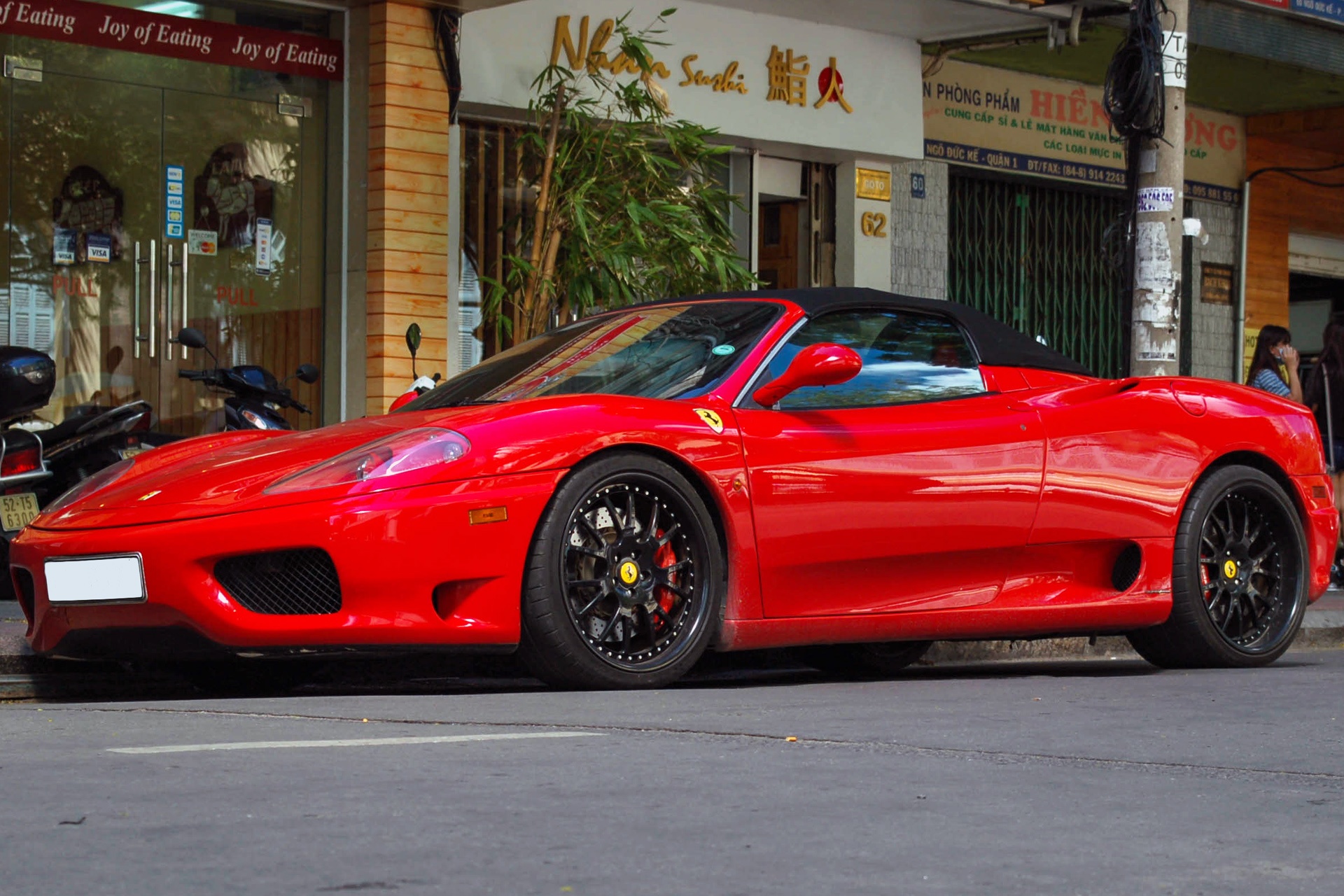 Sieu xe Ferrari F360 Spider tai xuat tren duong Sai Gon hinh anh