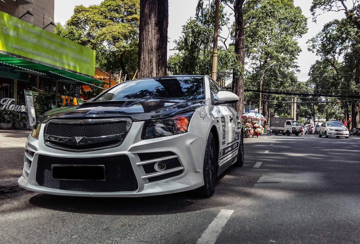 Chevrolet Cruze do than vo doc dao tai Sai Gon hinh anh