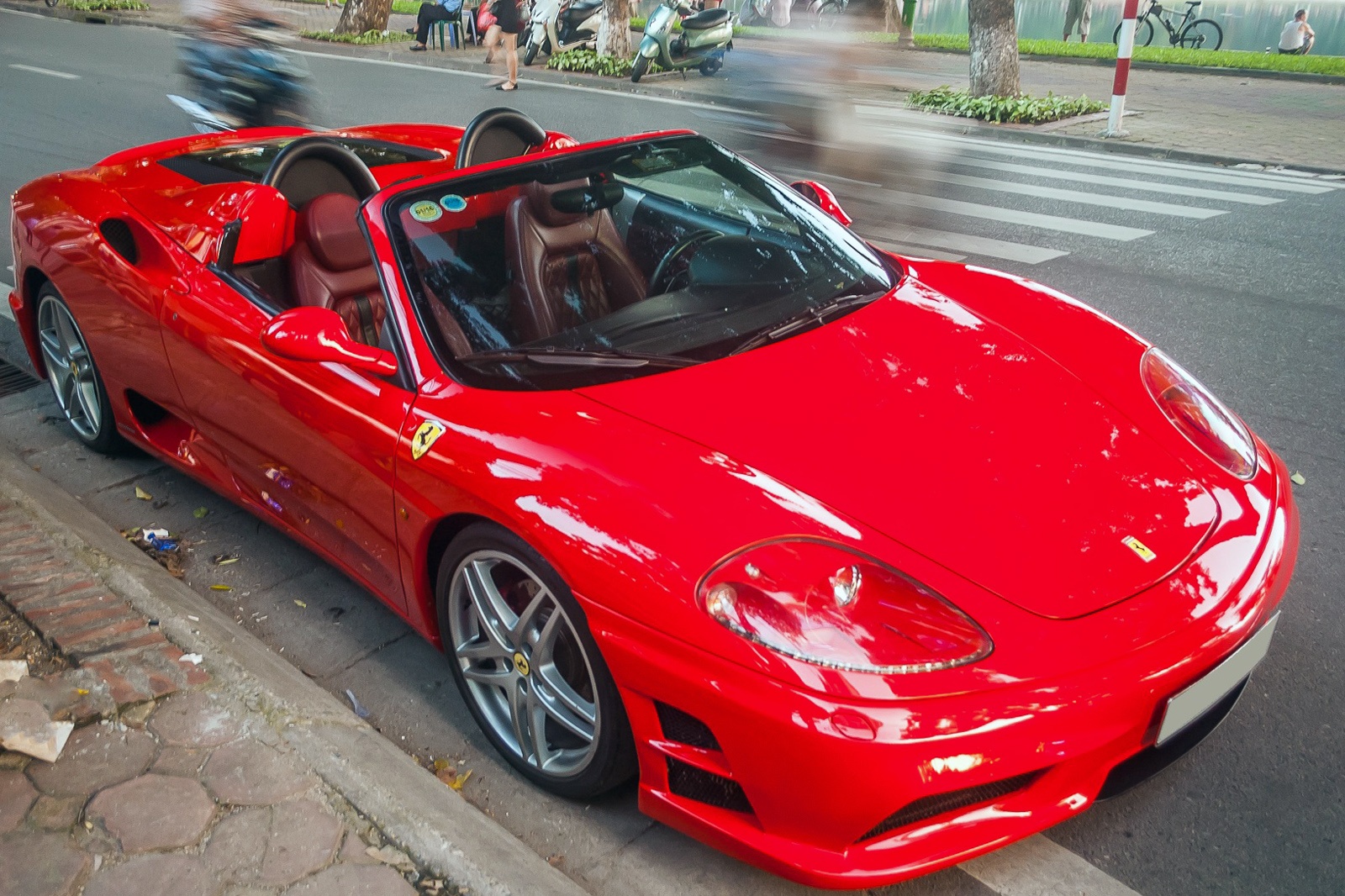 Sieu xe mui tran Ferrari F360 Spider do tai Ha Noi hinh anh