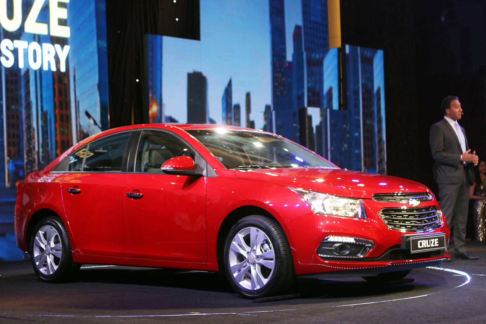 Chevrolet Cruze the he moi gia tu 572 trieu dong hinh anh