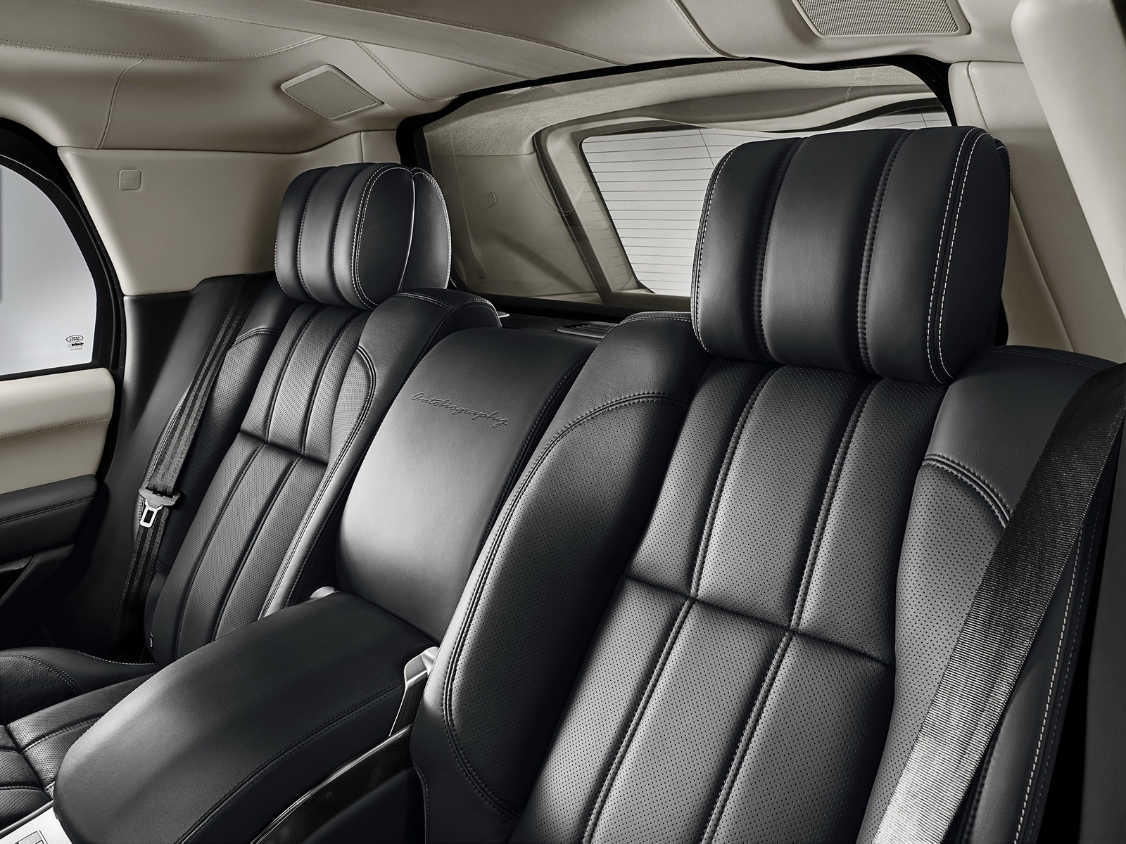 Range Rover Sentinel được bổ sung thêm các tấm thép siêu cứng. Kính chắn gió trên xe được thay thế hoàn toàn bằng kính chống đạn. Vỏ bình xăng có khả năng tự liền, hệ thống ắc quy dự trữ và lốp run-flat…