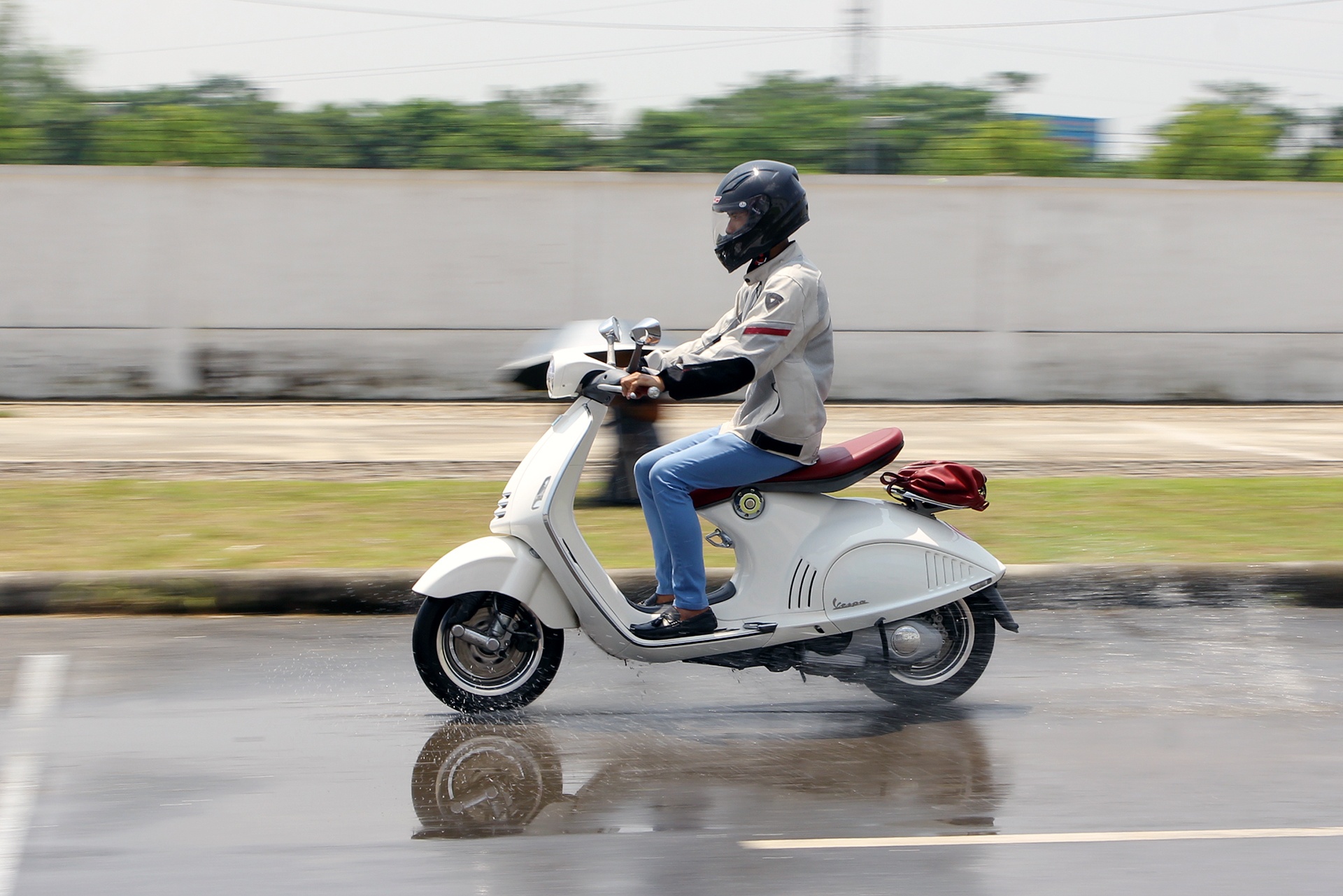 Trai nghiem ABS tren xe tay ga 125cc dat nhat Viet Nam hinh anh