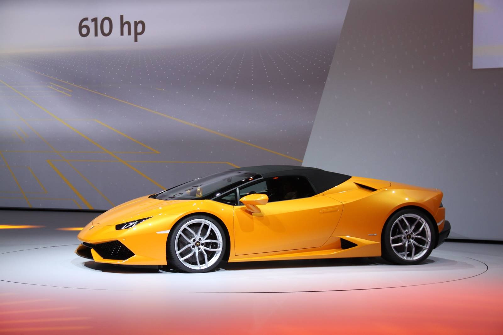 Lamborghini trinh lang sieu xe mui tran Huracan Spyder hinh anh