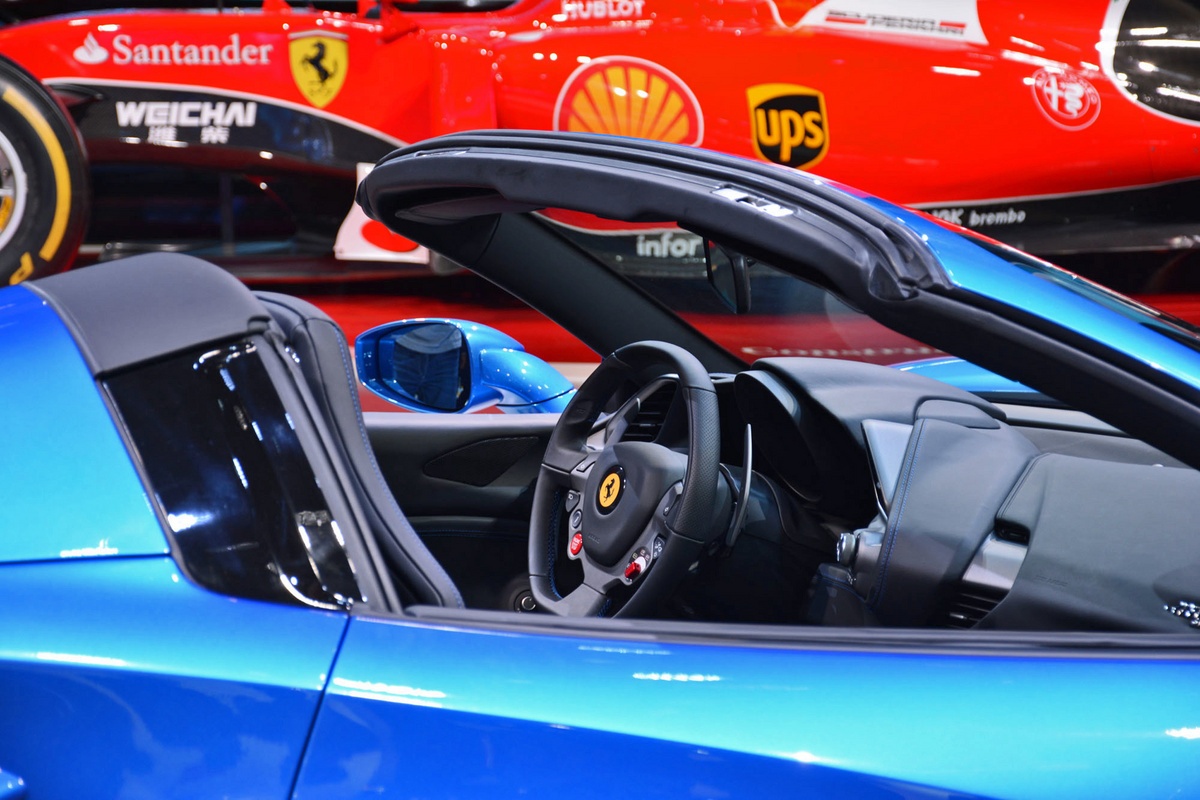 Giá bán của 488 Spider sẽ được công bố sát thời điểm siêu xe này bán ra thị trường vào mùa xuân năm sau. 