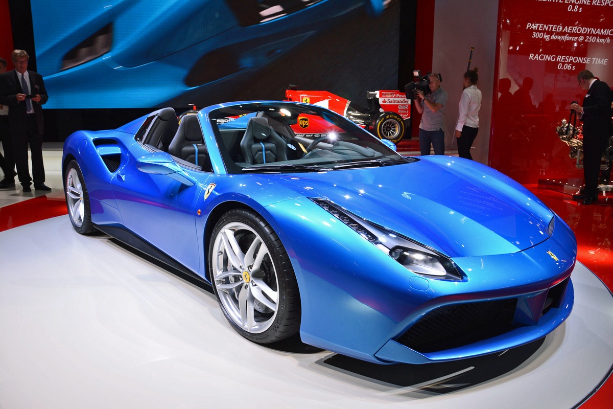 Sieu xe mui tran Ferrari 488 Spider tai trien lam Frankfurt hinh anh