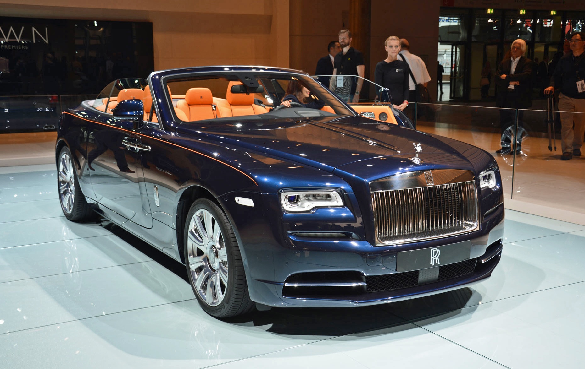 Rolls-Royce trung bay xe mui tran Dawn tai trien lam xe Duc hinh anh