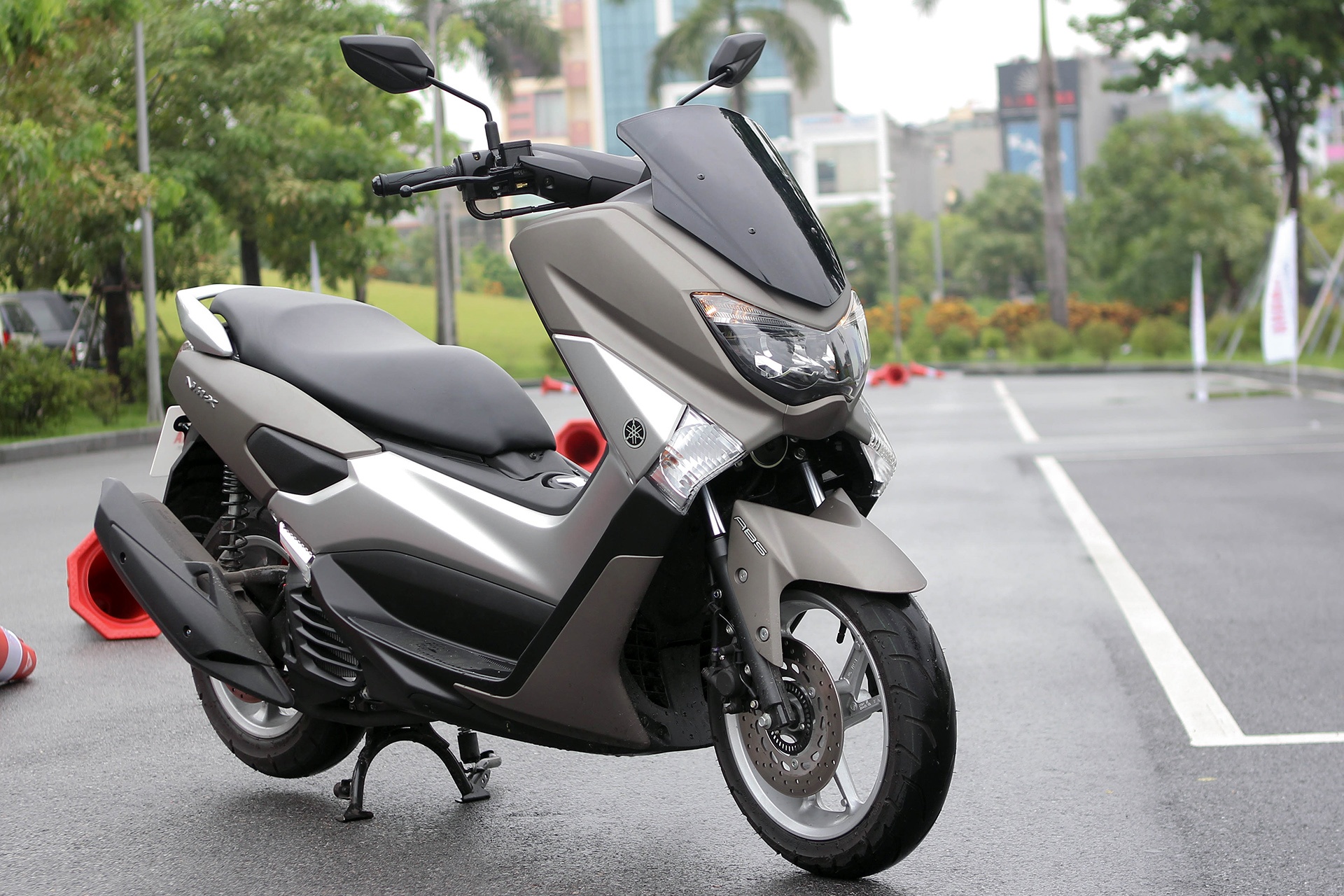 Chi tiet Yamaha NM-X - xe ga trang bi ABS gia 80 trieu dong hinh anh
