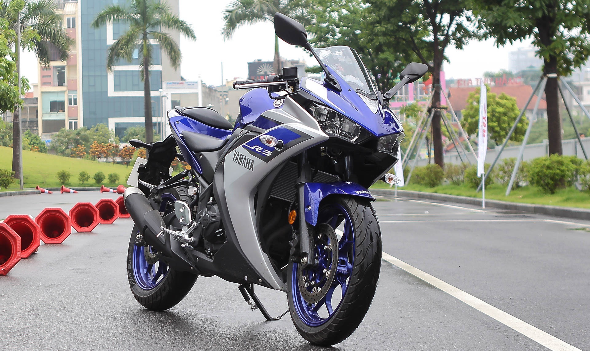 Chi tiet Yamaha YZF-R3 gia 150 trieu moi ra mat hinh anh