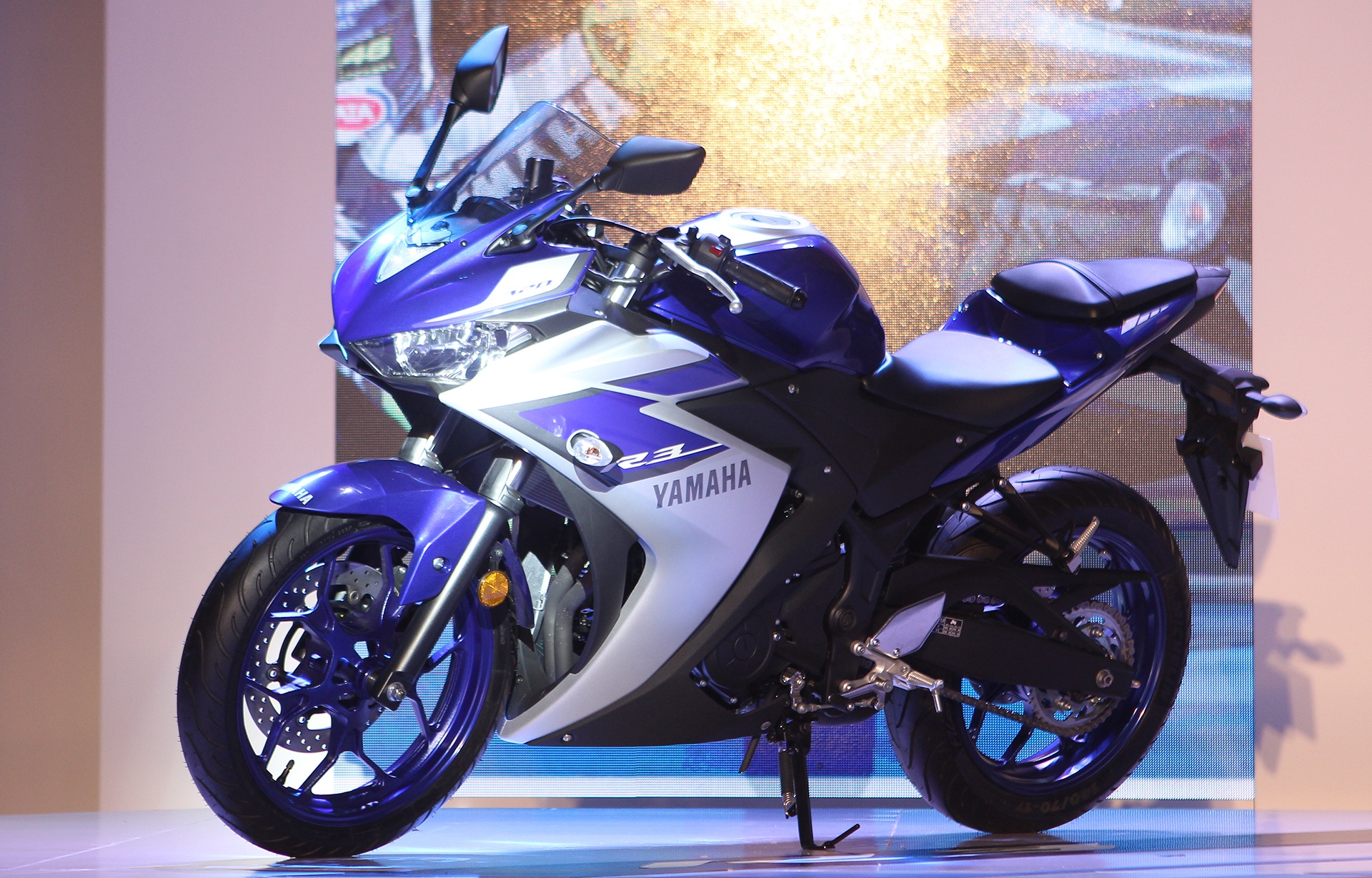 YZF-R3 sở hữu thiết kế thể thao. 