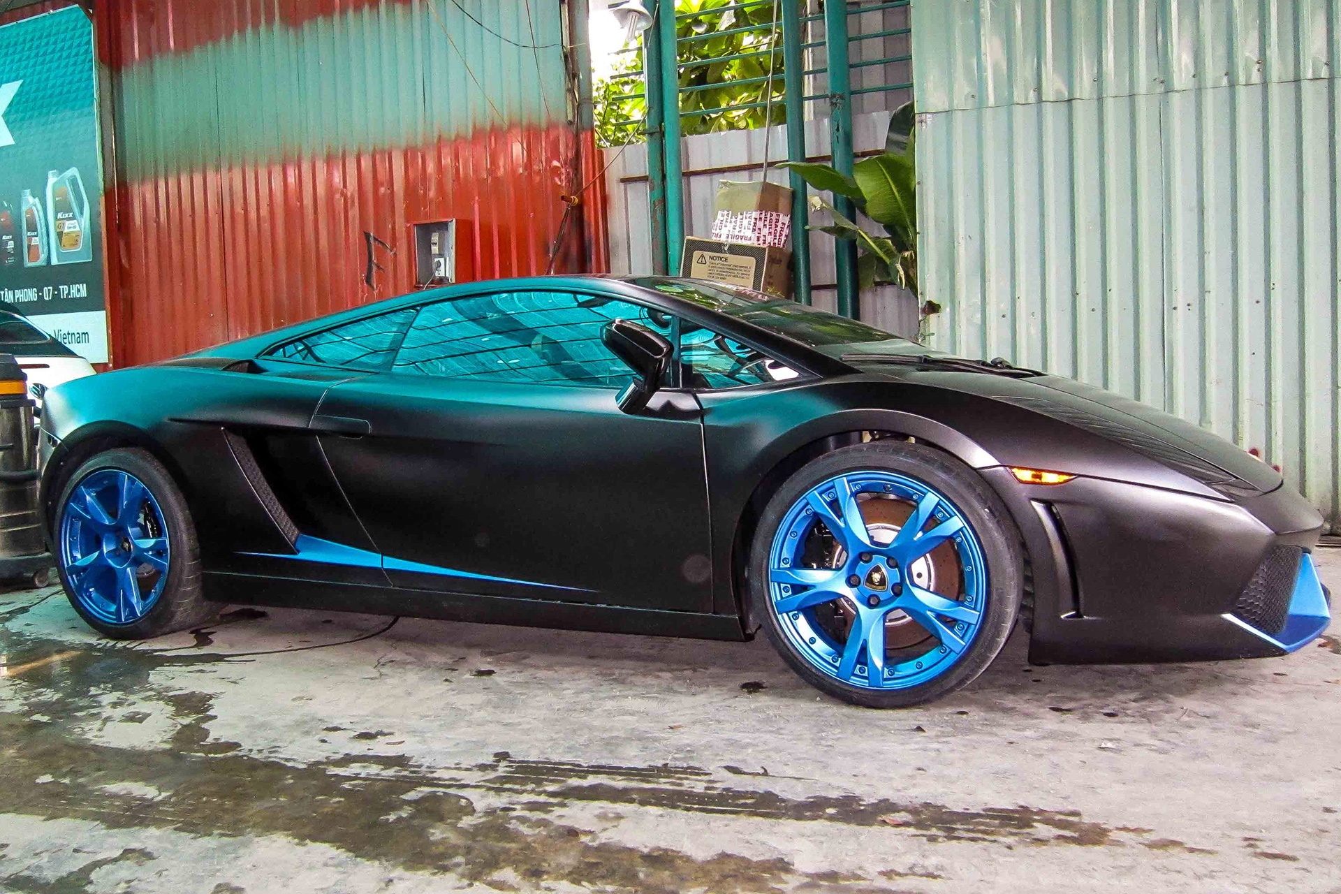 Lamborghini Gallardo SE doc nhat Viet Nam son mau den mo hinh anh