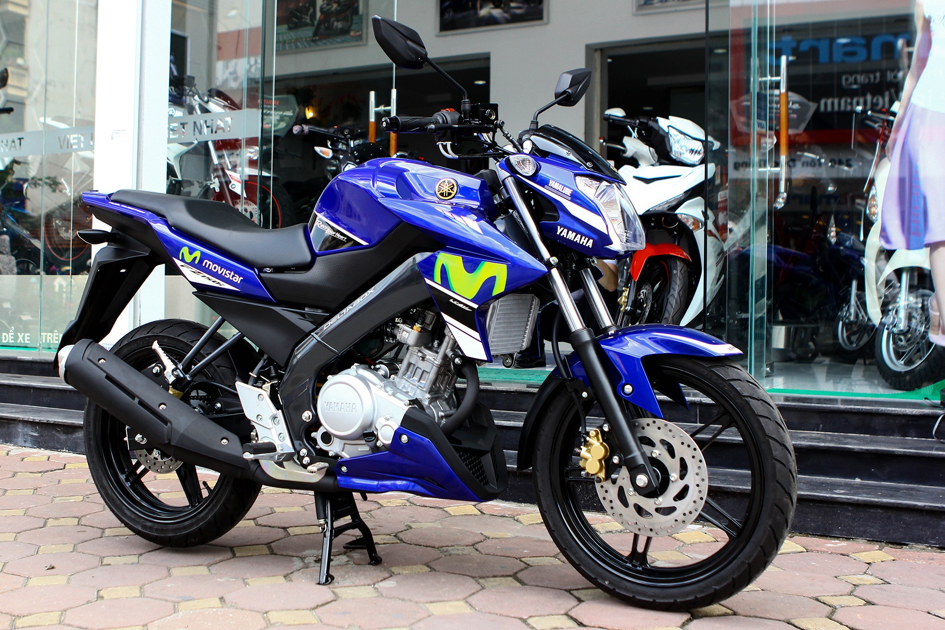 Can canh Yamaha FZ150i phien ban xe dua moi ra mat tai VN hinh anh