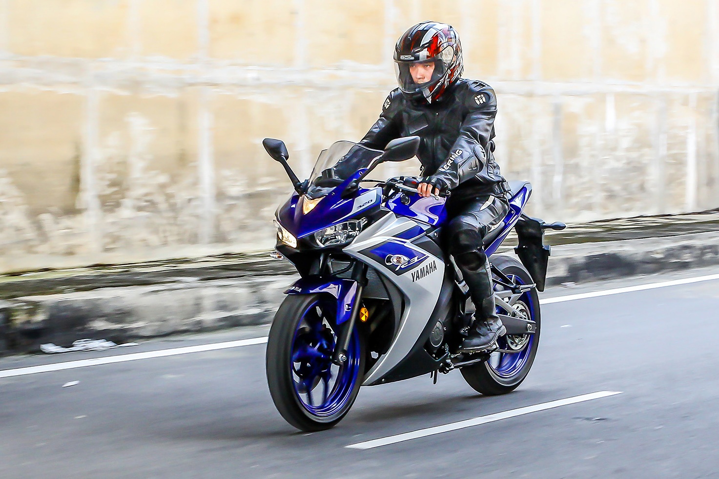 Chay thu Yamaha YZF-R3: Sportbike phu hop cho nai non tay hinh anh