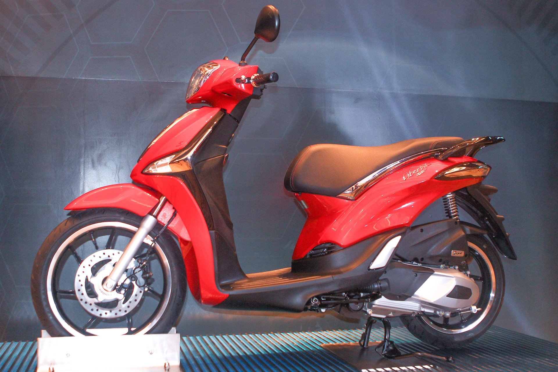 Piaggio Viet Nam ra mat Liberty ABS, gia tu 55,5 trieu dong hinh anh